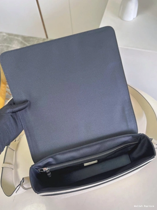 Affordable NEW LOUIS FLAP MESSENGER VUITTON 0802
